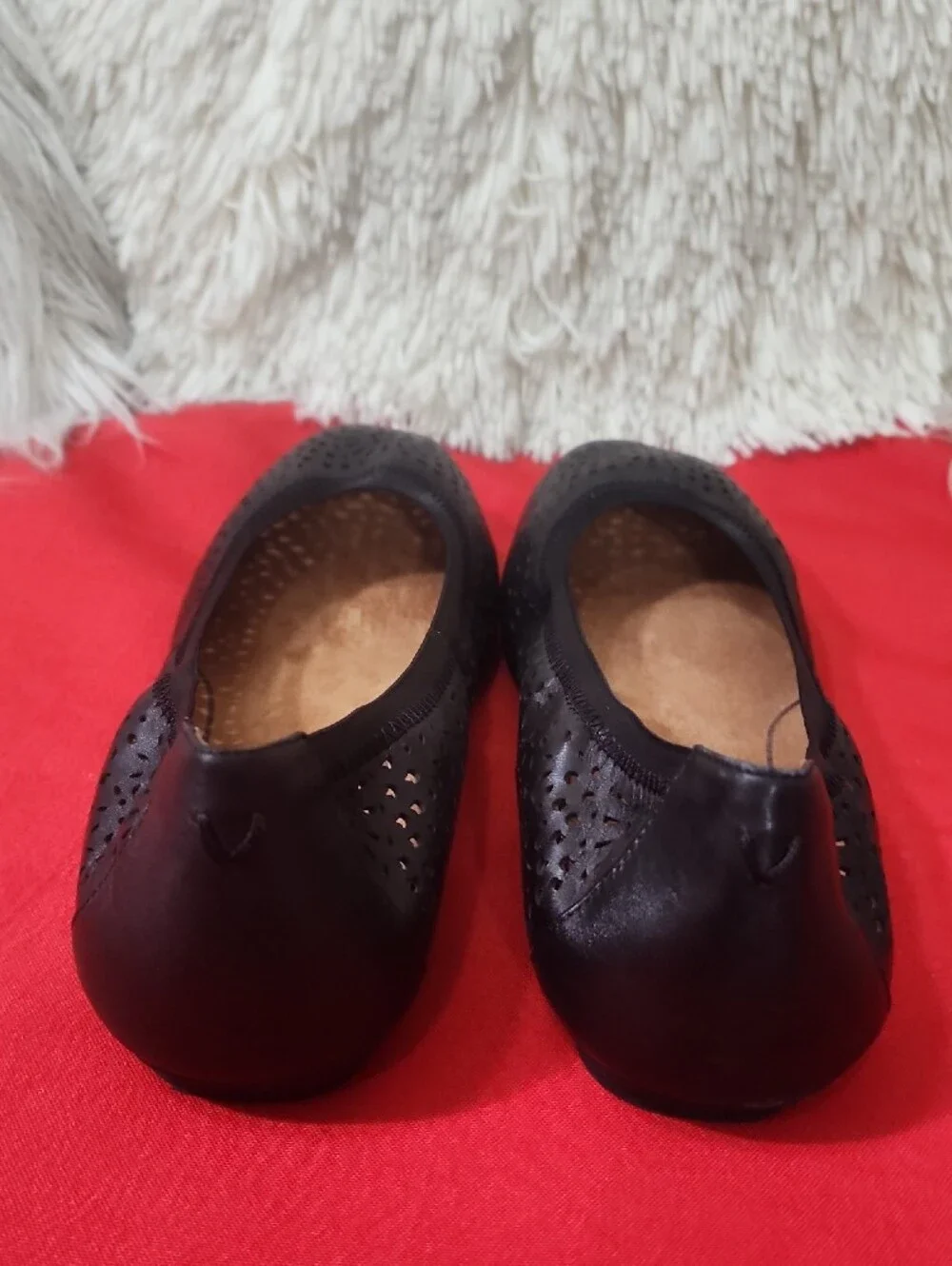 Vionic Womens Robyn Leather Perforated Ballet Flats